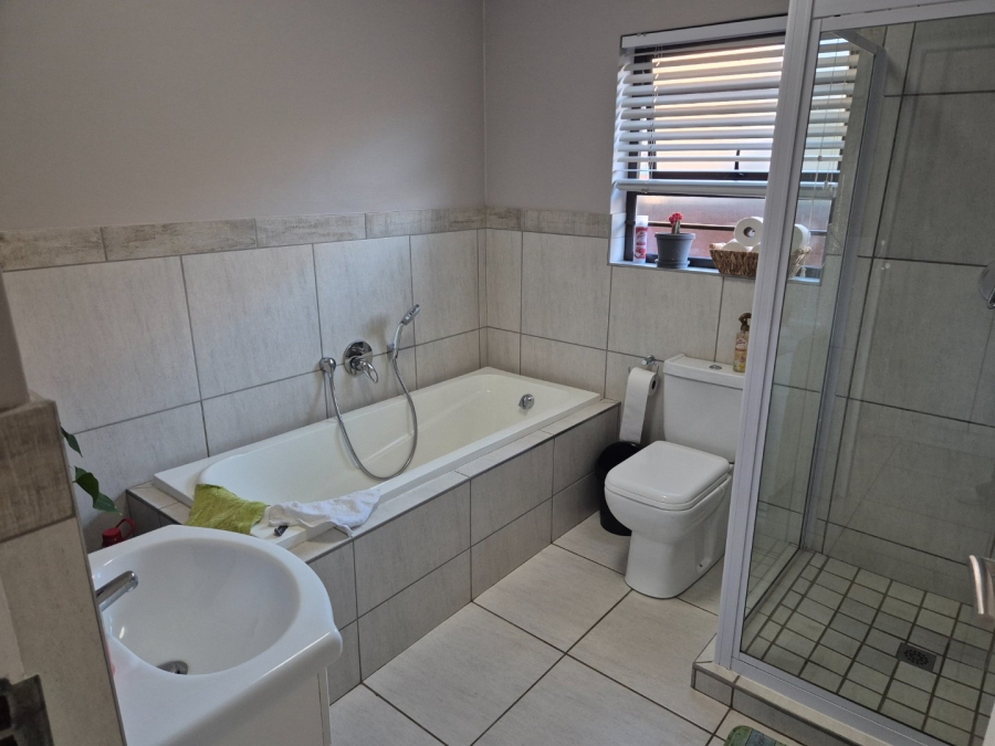 3 Bedroom Property for Sale in Heuwelsig Free State